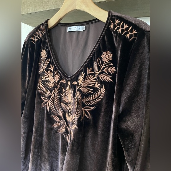 Misslook|Brown Velvet Tunic Top with Floral Embroidered Accent, Size 2x•••Boho - Picture 6 of 11